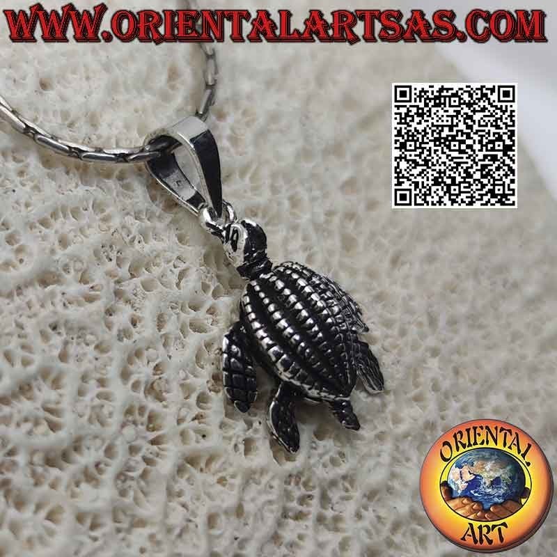 Pendentif en argent en forme de tortue marine mobile (qui bouge) entièrement sculpté et décoré