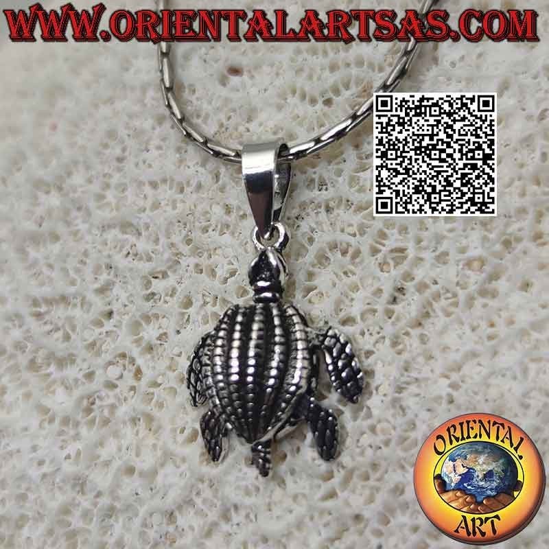 Ciondolo in argento a forma di tartaruga marina mobile (che si muove) completamente intagliata e decorata