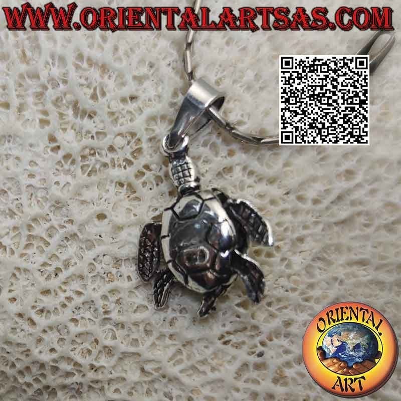Pendentif en argent en forme de tortue marine mobile (qui bouge) entièrement sculpté et décoré