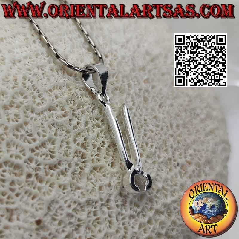 Colgante de plata, la tenaza (herramienta de trabajo)