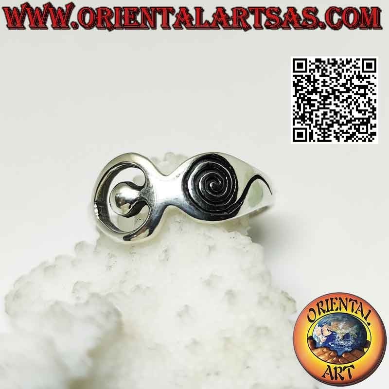 Anello in argento liscio, la dea Madre "Aradia"