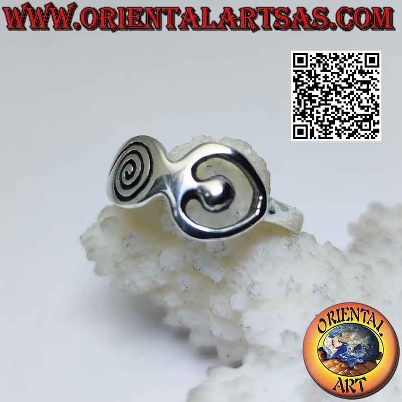 Anello in argento liscio, la dea Madre "Aradia"