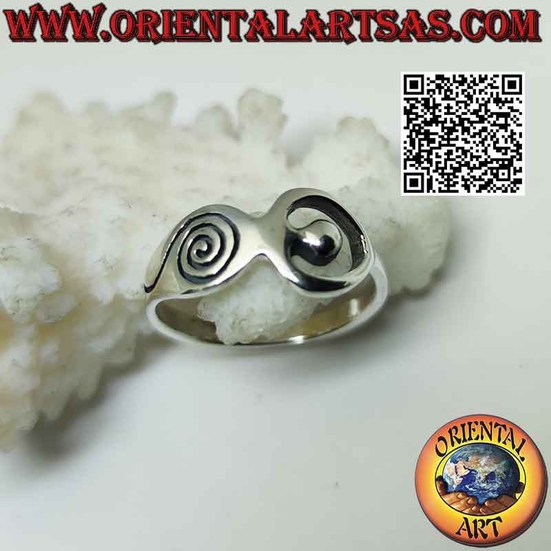 Anello in argento liscio, la dea Madre "Aradia"