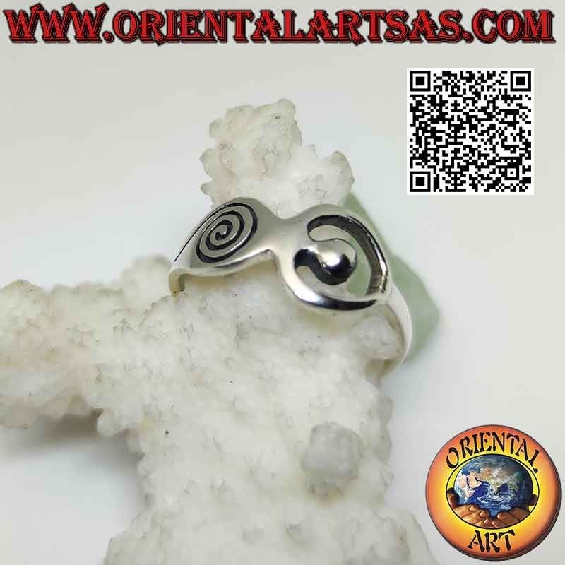 Anello in argento liscio, la dea Madre "Aradia"