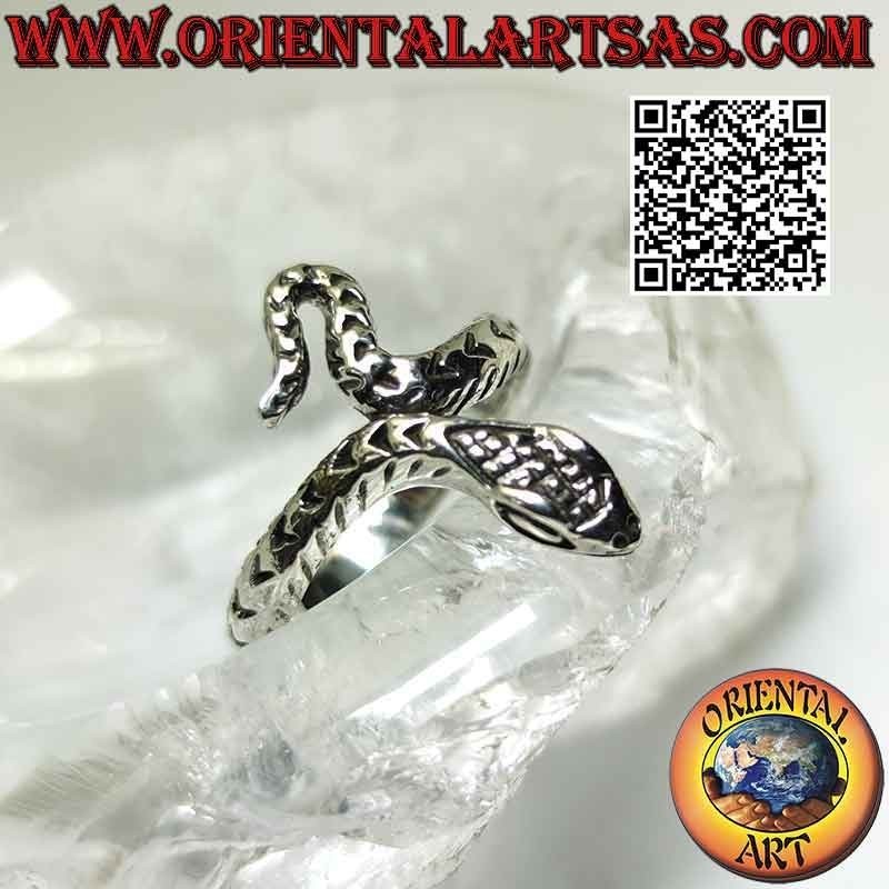 Anello in argento a forma di serpente inciso in movimento sinuoso (un giro)