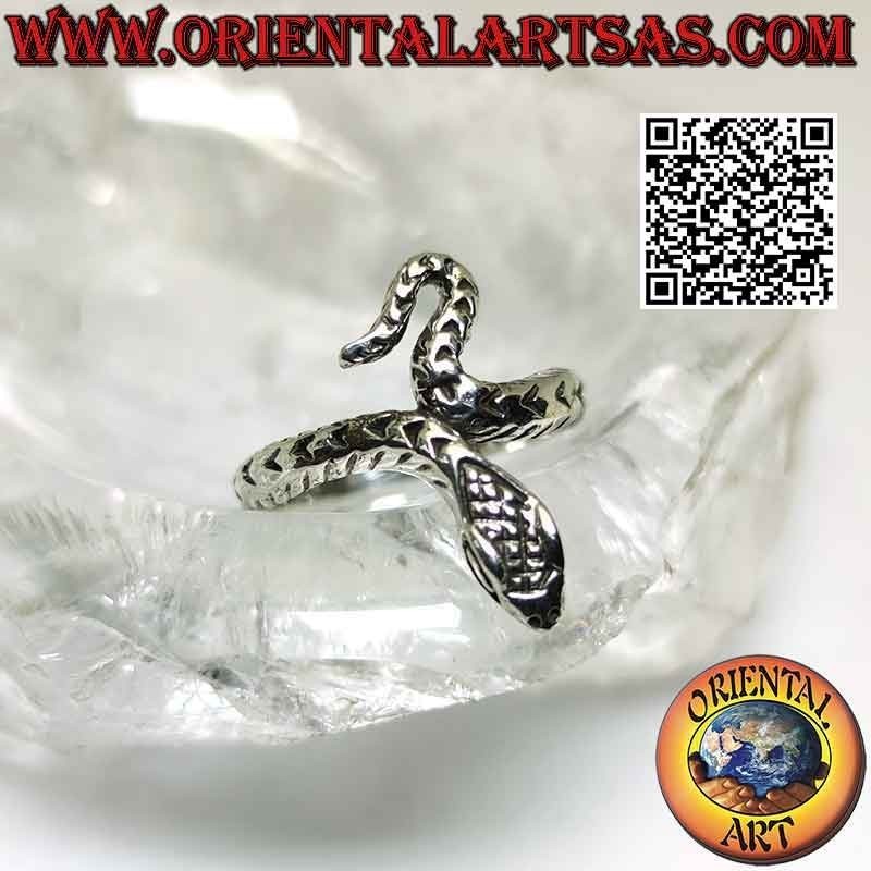 Silver ring in the shape of a snake engraved in sinuous movement (one turn)