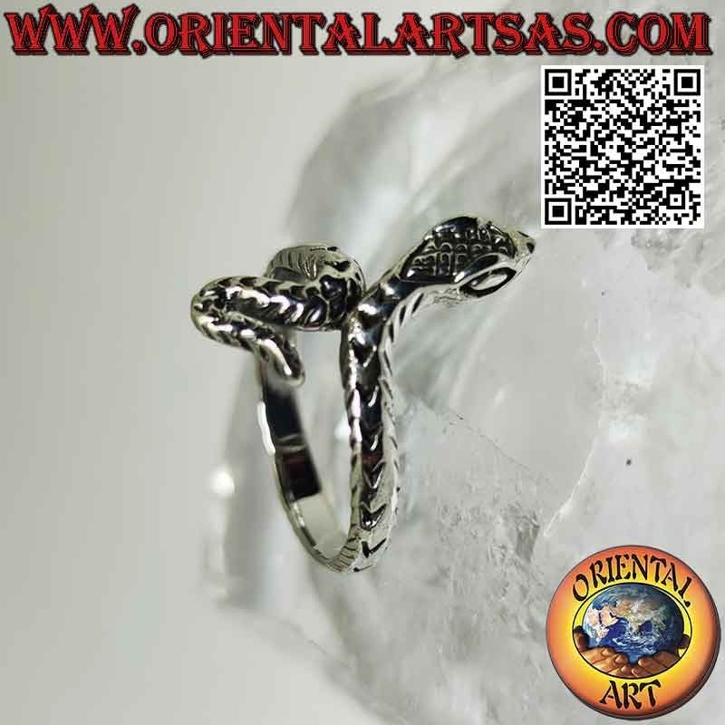 Silver ring in the shape of a snake engraved in sinuous movement (one turn)