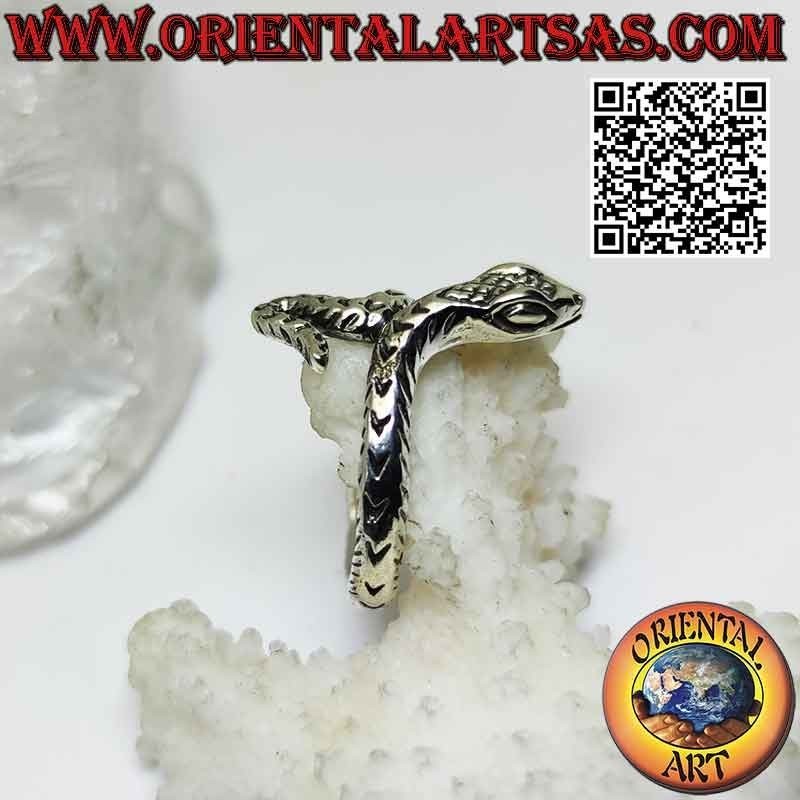 Silver ring in the shape of a snake engraved in sinuous movement (one turn)