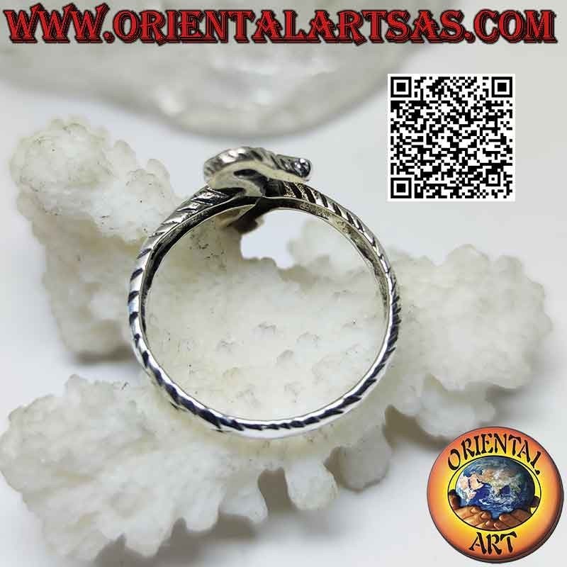 Anello in argento a forma di serpente inciso in movimento sinuoso (un giro)