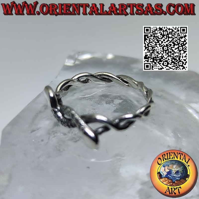 Bague en argent avec deux serpents noués ensemble dans des directions opposées