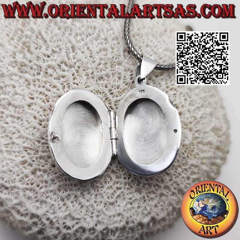 Flat smooth oval silver photo frame pendant (25x20)