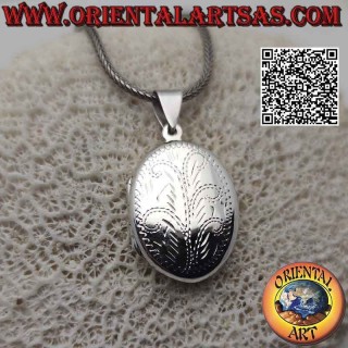 Flat smooth oval silver photo frame pendant with shrub floral engraving (25x20)