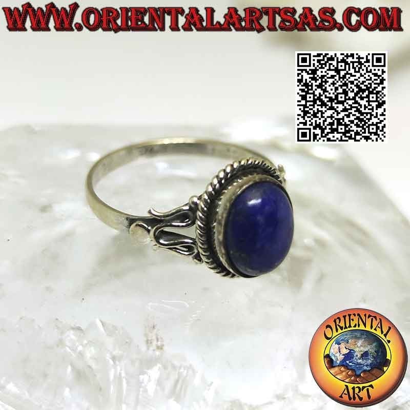 Anello in argento con lapislazzulo ovale cabochon contornata da intreccio e serpentina sui lati