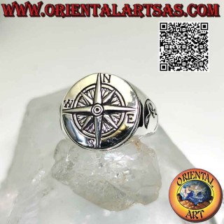 Bague en argent rond lisse avec rose des vents et lune en relief sur les côtés