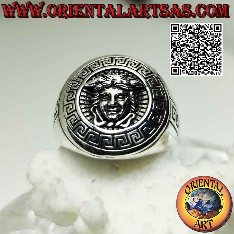 Anello in argento tondo liscio con stemma di "Versace" (la mitologica della testa della Medusa)