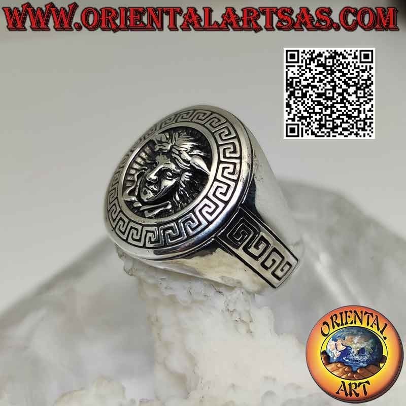 Anillo redondo liso de plata con emblema "Versace" (la mitológica cabeza de Medusa)