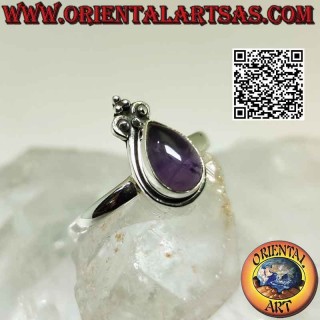 Silberring mit Cabochon-Tropfen-Amethyst, glattem Rand und Kronenlilie