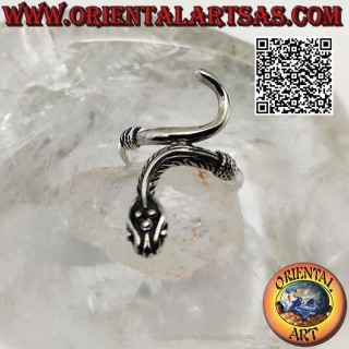 Anillo de plata en forma de serpiente "víbora" en movimiento sinuoso y entrelazándose en la cola