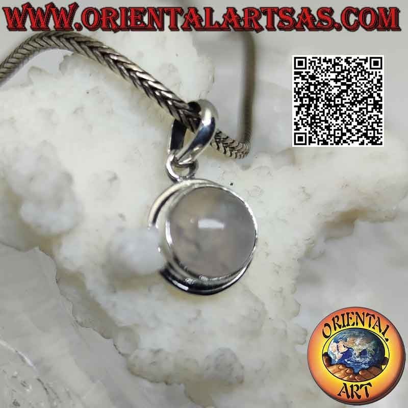 Pendentif en argent avec cabochon rond en quartz rose sur monture lisse à bord saillant