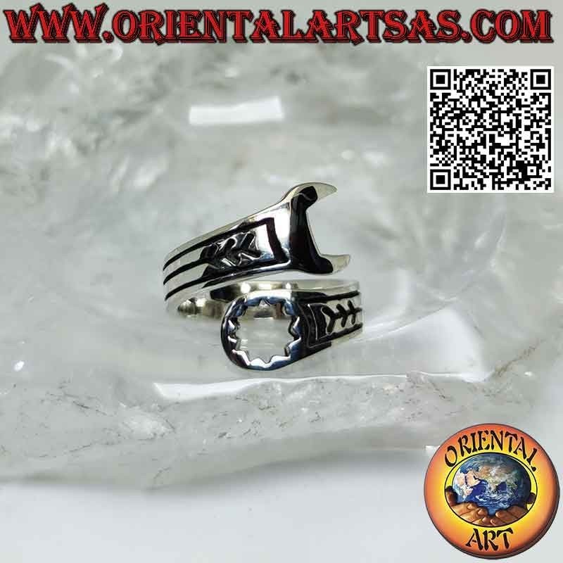 Bague en argent lisse en forme de clé avec gravures