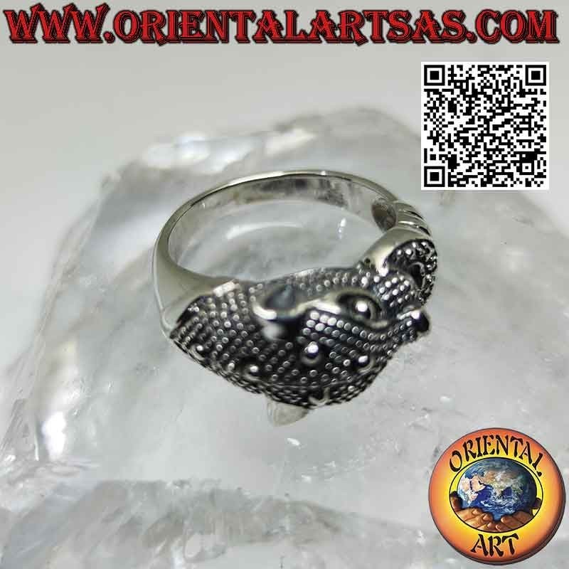 Anello in argento, testa di leopardo che afferra un anello