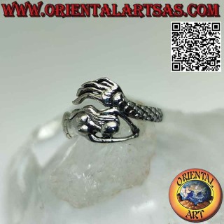 Bague en argent lisse, la sirène enveloppante et séduisante