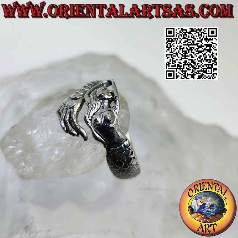 Anello in argento liscio, la sirena avvolgente e seducente