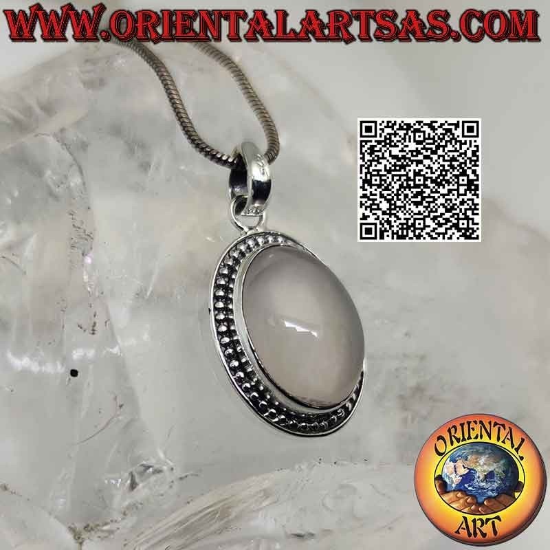 Ciondolo in argento con quarzo rosa ovale cabochon contornato da una fila di microsfere lisce (17x12)