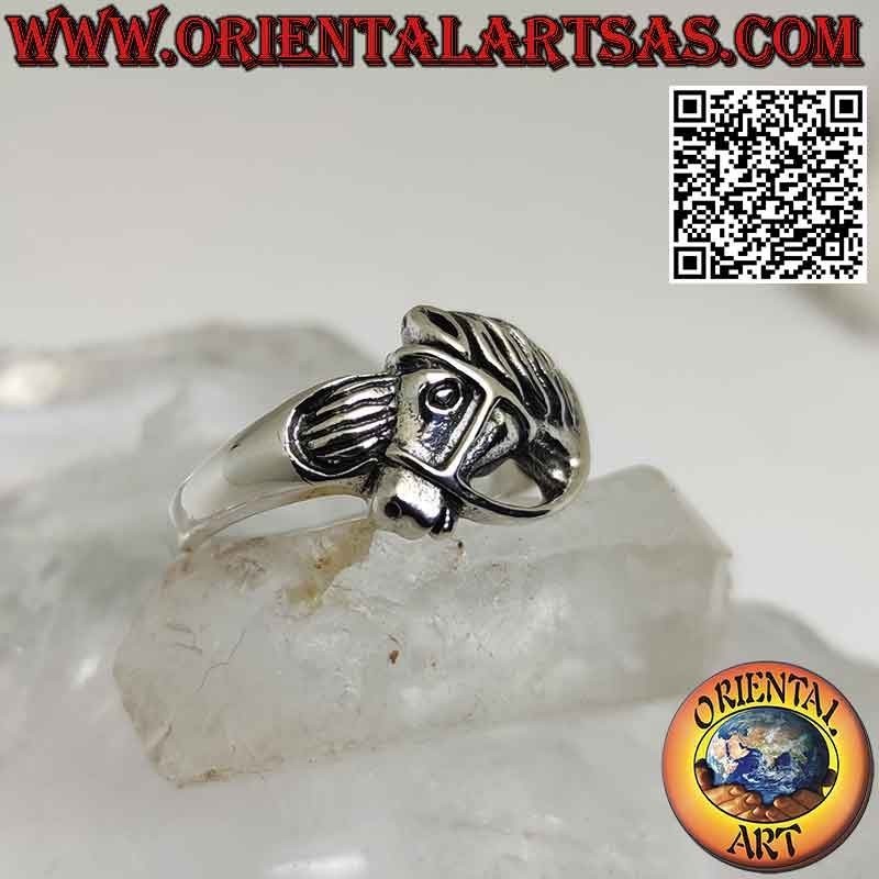 Anillo de plata, cabeza de caballo con brida de perfil.
