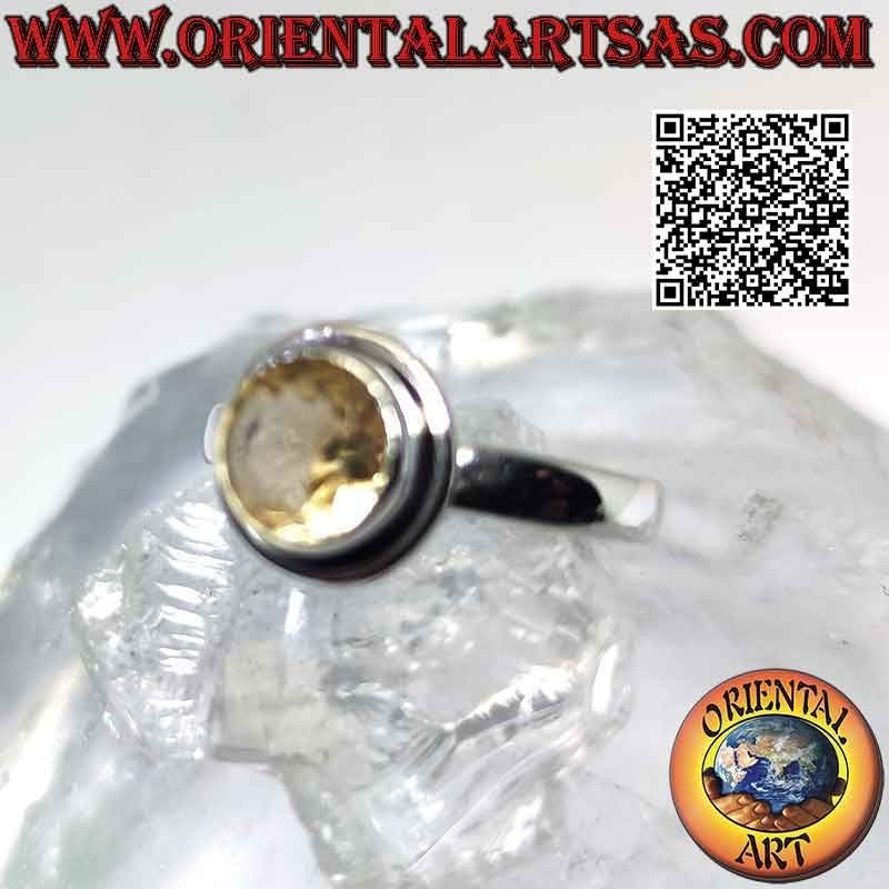 Bague en argent avec quartz citrine rond facetté et bord lisse