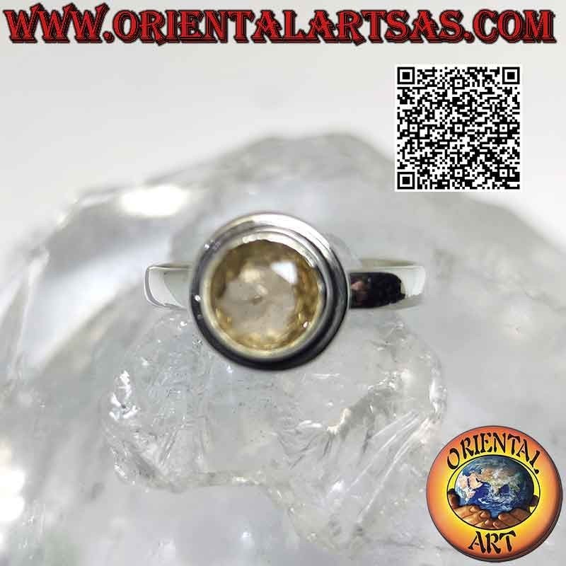 Bague en argent avec quartz citrine rond facetté et bord lisse