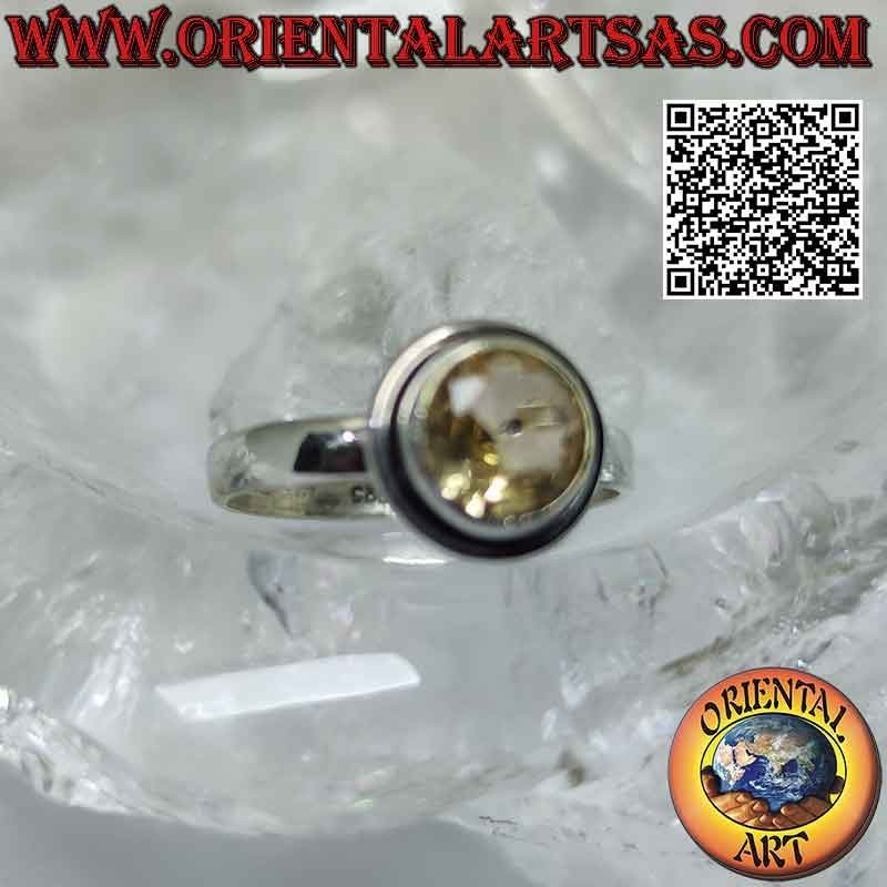 Anello in argento con topazio (quarzo citrino) sfaccettato tondo e bordo liscio