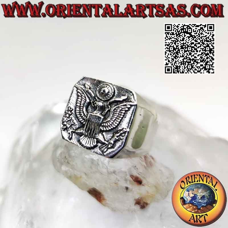 Bague en argent lisse avec les armoiries des États-Unis d'Amérique (aigle à tête blanche ou pygargue à tête blanche) en relief
