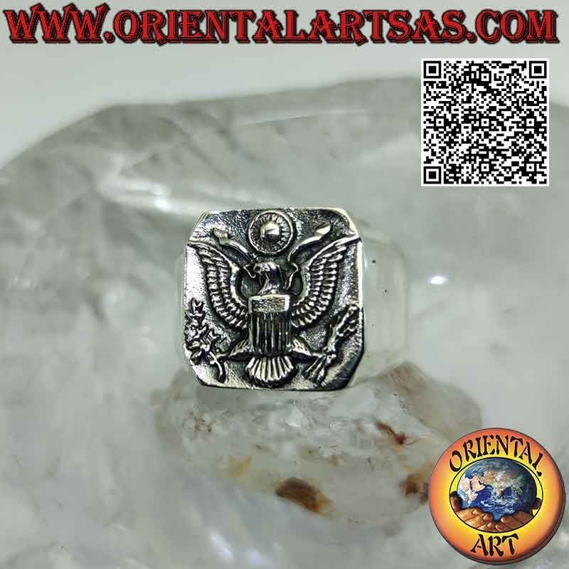 Bague en argent lisse avec les armoiries des États-Unis d'Amérique (aigle à tête blanche ou pygargue à tête blanche) en relief