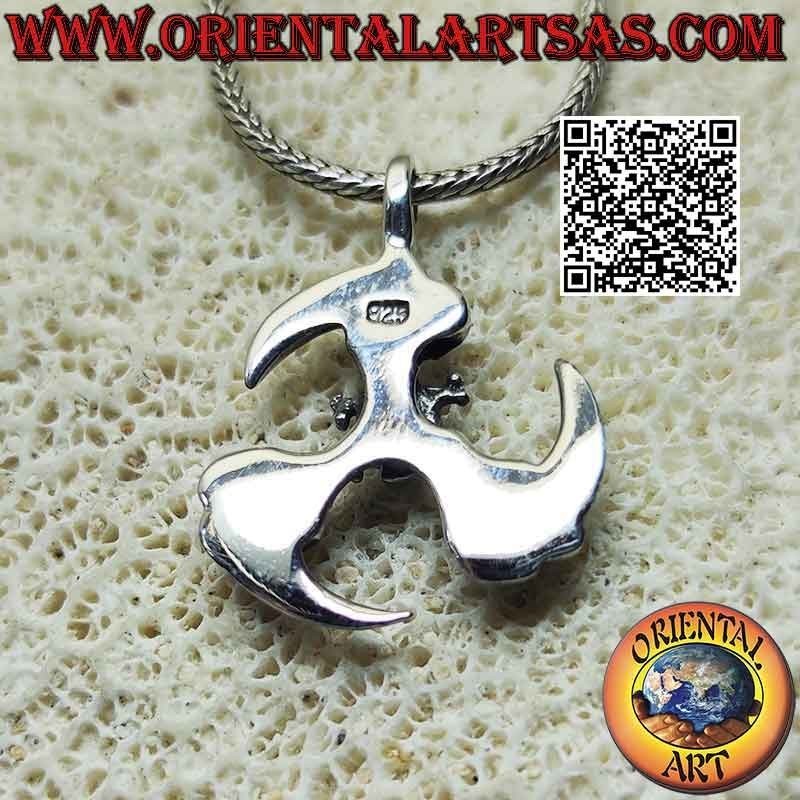 Pendentif en argent avec triple griffe du dragon en mouvement circulaire avec crâne central