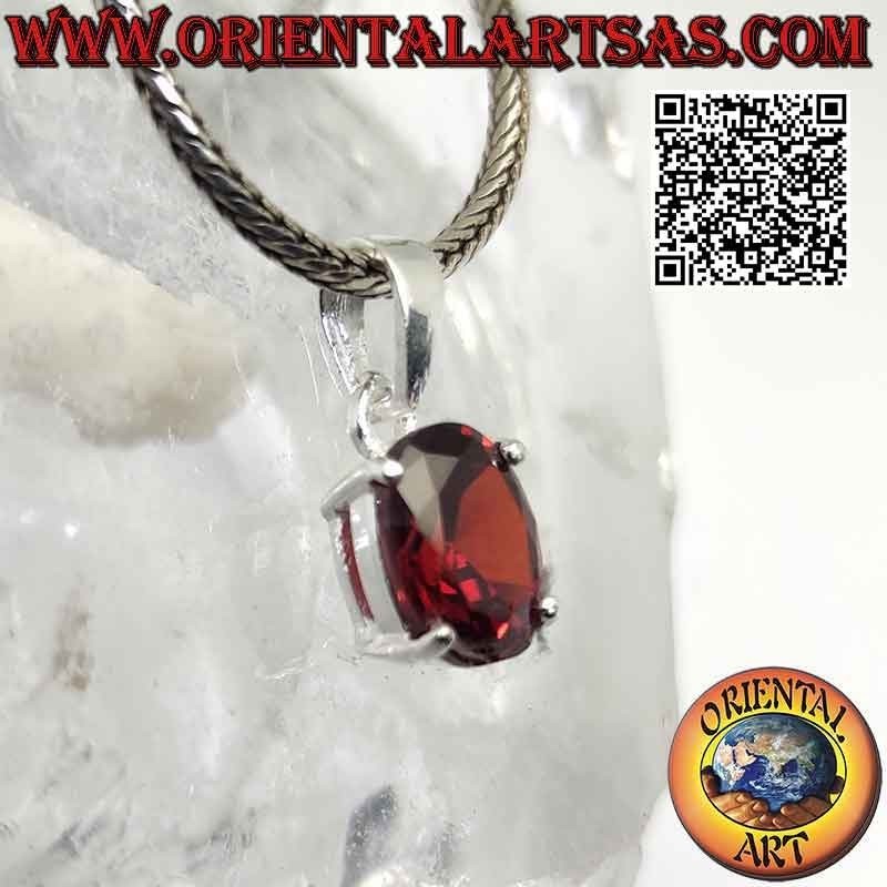 Colgante de plata con granate facetado ovalado engastado en doble montura lisa