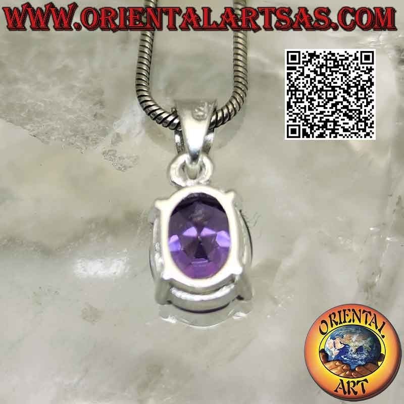Ciondolo in argento con ametista di sintesi sfaccettata ovale incastonata su montatura liscia doppia
