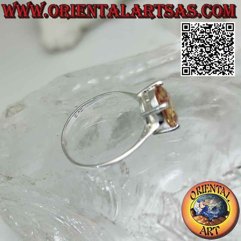 Bague en argent avec zircon champagne ovale facetté serti dans un double serti lisse