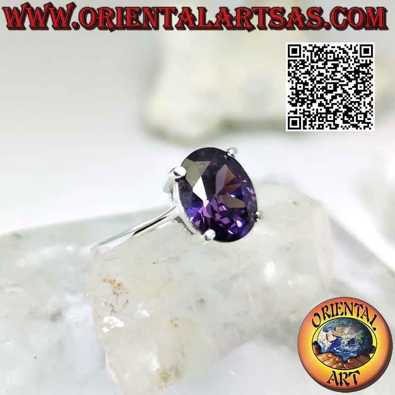 Silberring mit oval facettiertem synthetischem Amethyst auf doppelt glatter Fassung