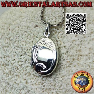 Flat smooth oval silver photo frame pendant with engraved floral frame (20x15)