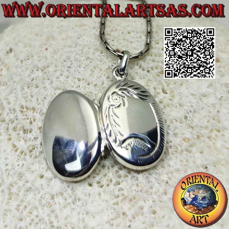Flat smooth oval silver photo frame pendant with engraved floral frame (20x15)