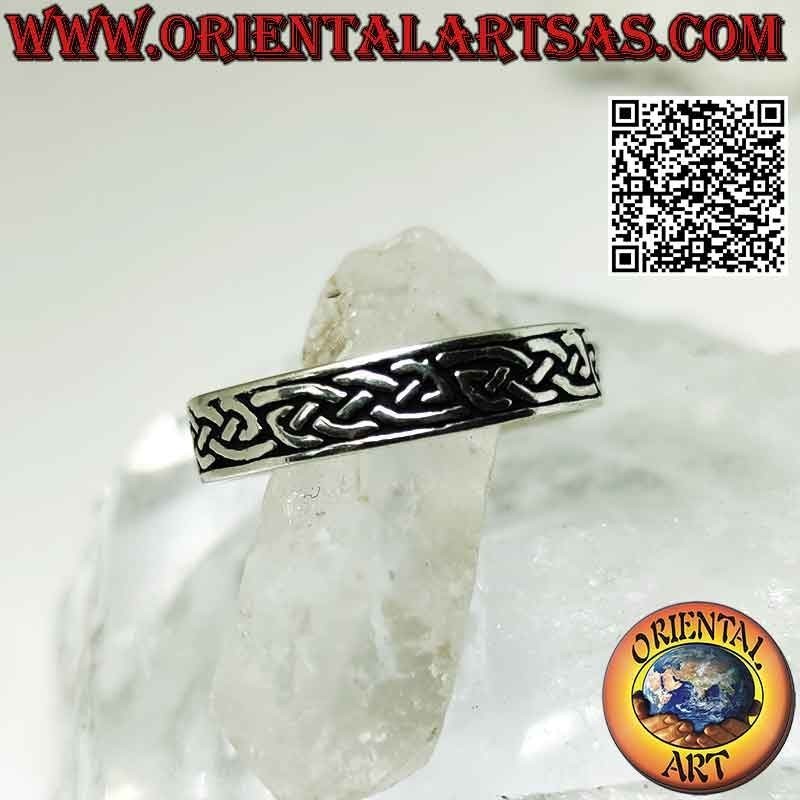 Bague en argent de 5 mm. avec tissage celtique infini gravé