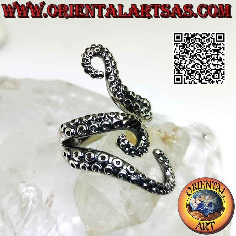 Silver ring, the three tentacles of the enveloping octopus (octopus) or octopus