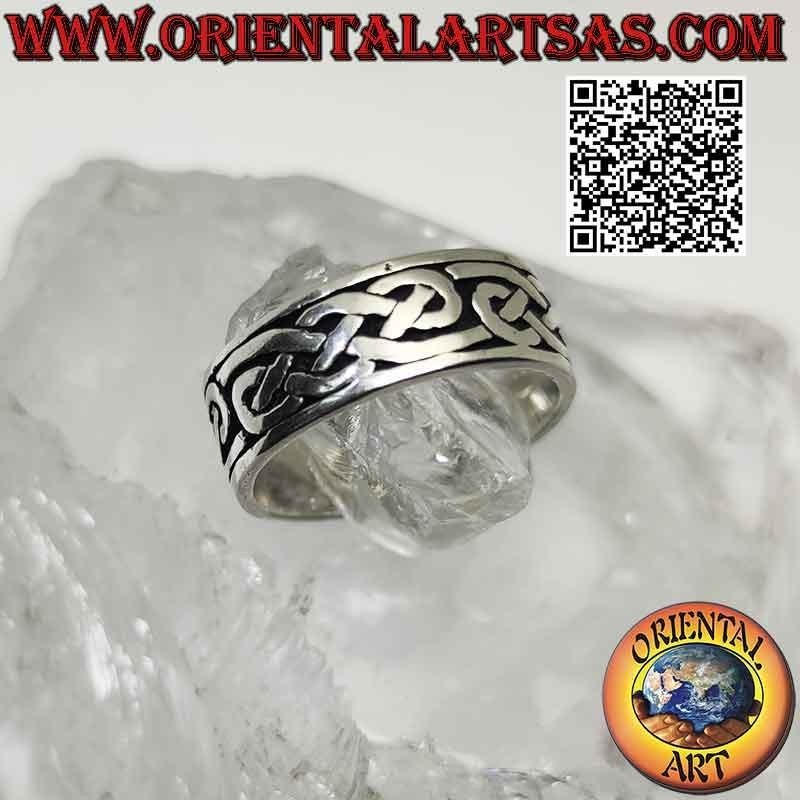 Anillo de banda de plata de 8 mm. con infinito tejido celta a menudo grabado