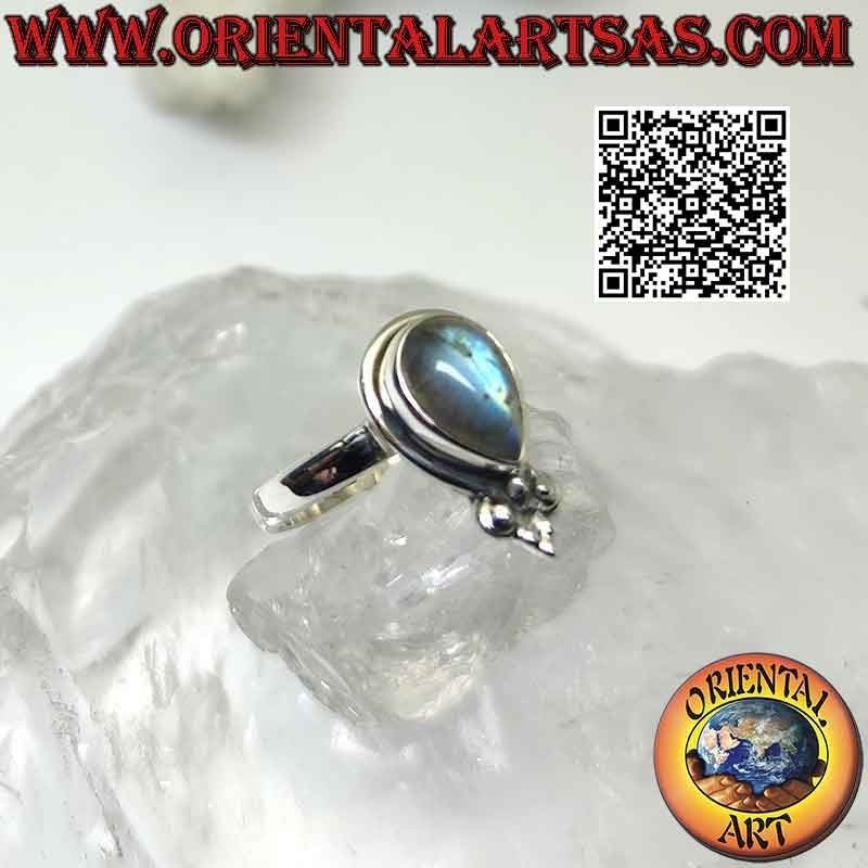 Anello in argento con labradorite a goccia e giglio a corona