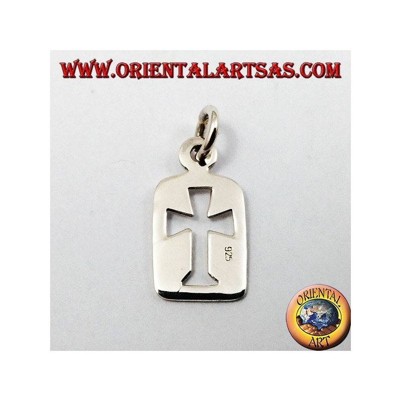 sculpté pendentif croix dans une plaque d'argent