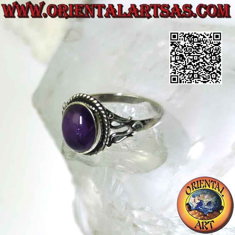 Anello in argento con ametista ovale cabochon e serpentina sui lati