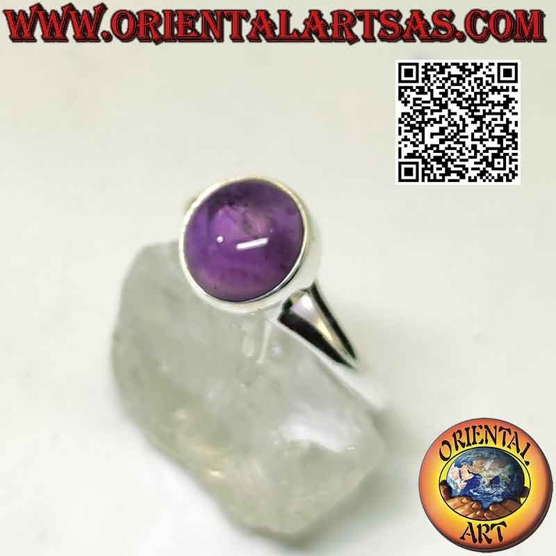 Anello in argento con ametista tondo cabochon su montatura liscia