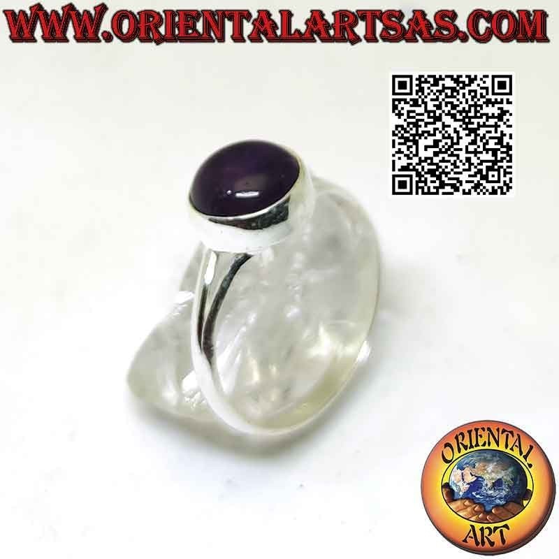 Anillo de plata con amatista cabujón redondo en engaste liso
