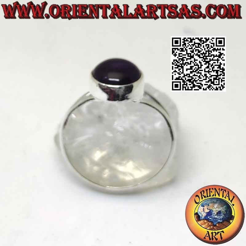 Anello in argento con ametista tondo cabochon su montatura liscia
